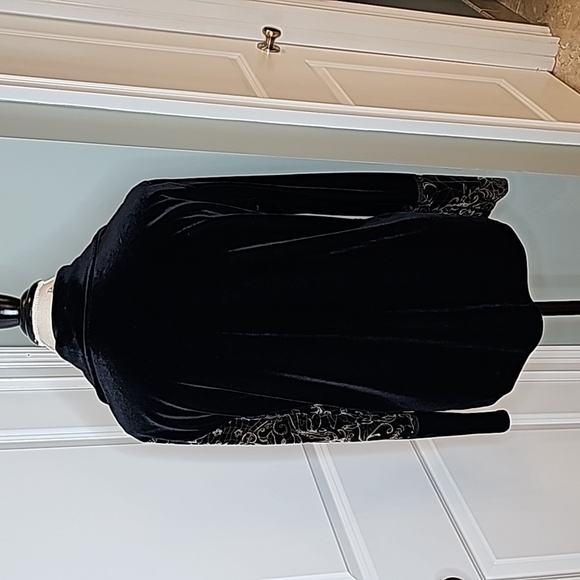 Harve Benard Black & Gold Velvet Sequince Embroidered Top - Size Large - Picture 10 of 13